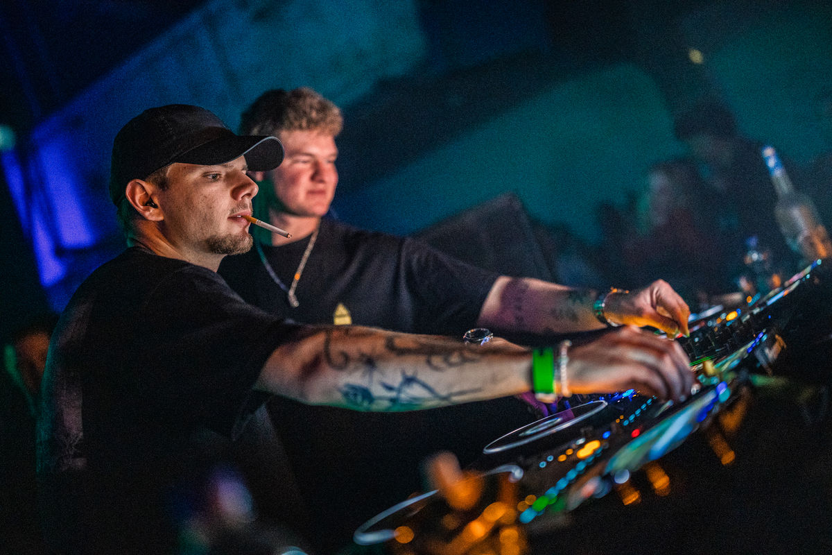 Loading... just a sec